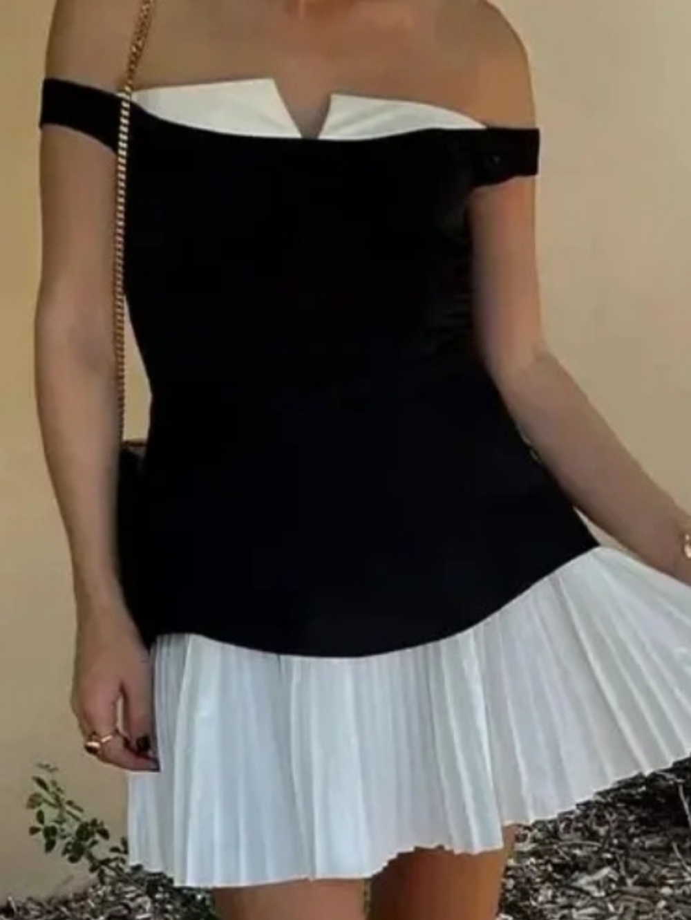 Commense Black and White Off-Shoulder Mini Dress - Picture 2 of 2